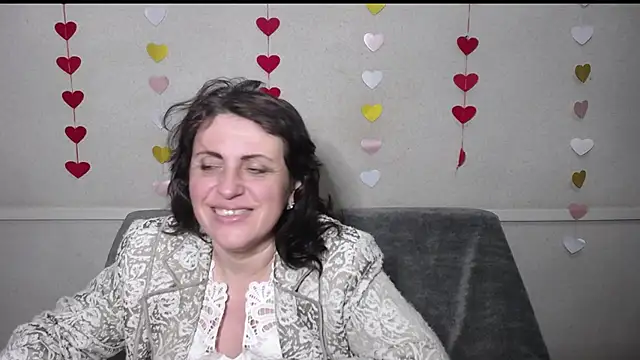 Snapshot of LuciaMii chatting on 03-04-25, 12:39 LuciaMii online show from 03-04-25, 12:39