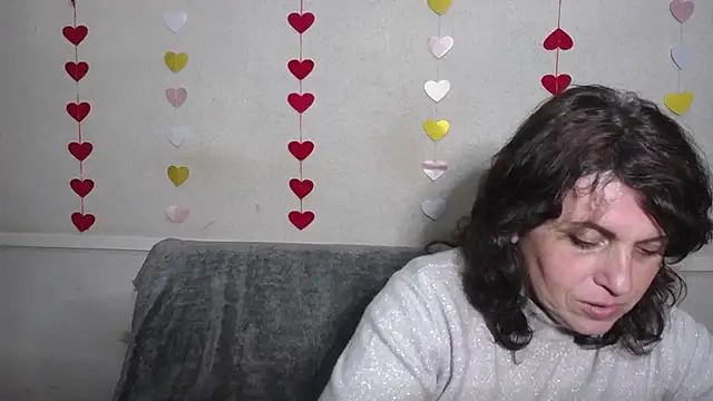 Snapshot of LuciaMii chatting on 03-06-25, 06:16 LuciaMii online show from 03-06-25, 06:16