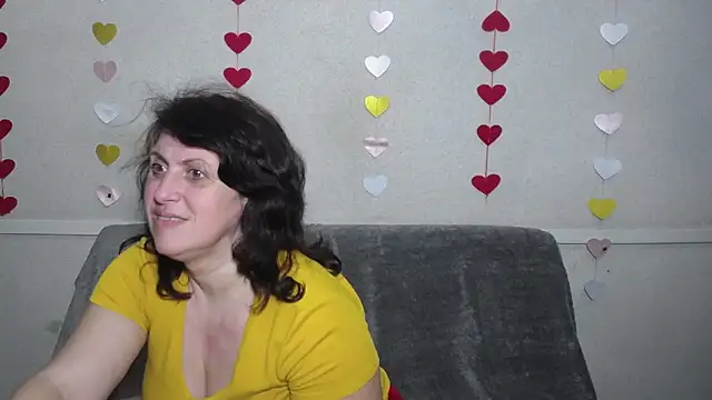 Snapshot of LuciaMii chatting on 03-11-25, 12:11 LuciaMii online show from 03-11-25, 12:11