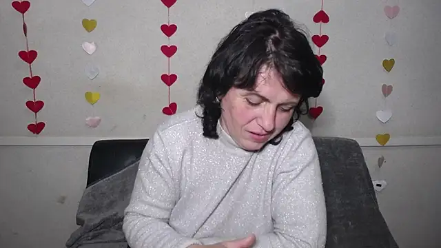 Snapshot of LuciaMii chatting on 03-18-25, 12:38 LuciaMii online show from 03-18-25, 12:38