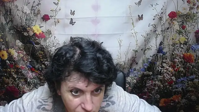Snapshot of LuciaMii chatting on 09-12-25, 05:07 LuciaMii online show from 09-12-25, 05:07
