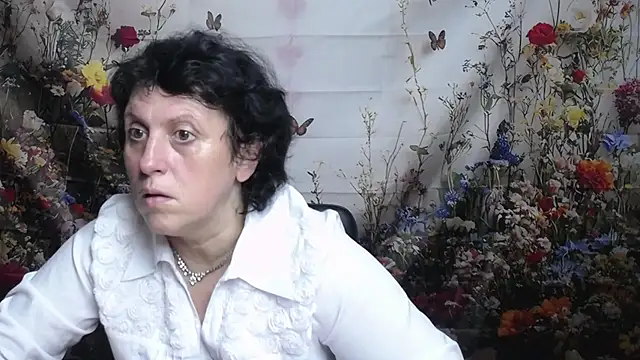 Snapshot of LuciaMii chatting on 09-16-25, 05:08 LuciaMii online show from 09-16-25, 05:08