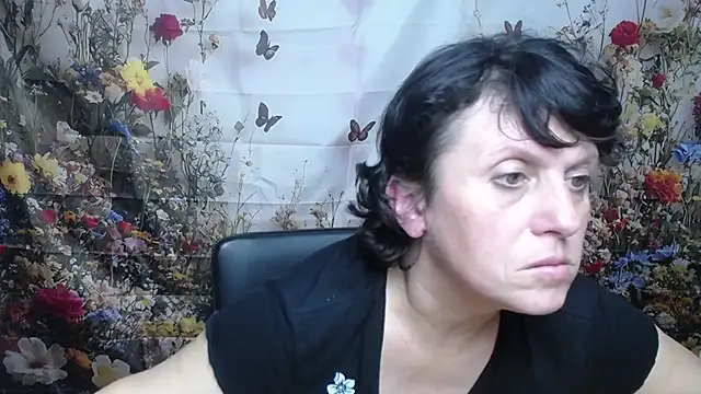Snapshot of LuciaMii chatting on 09-30-25, 05:07 LuciaMii online show from 09-30-25, 05:07