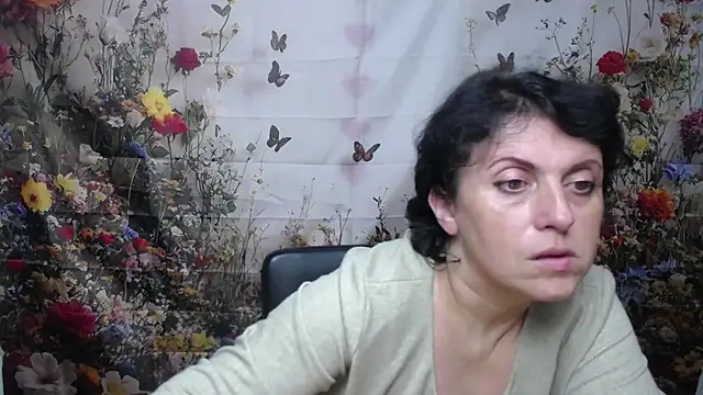 Snapshot of LuciaMii chatting on 10-07-25, 04:59 LuciaMii online show from 10-07-25, 04:59