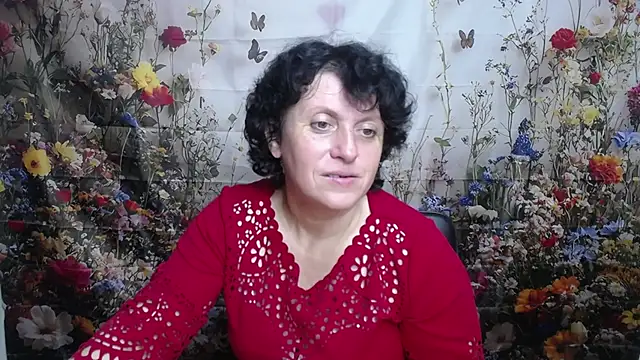 Snapshot of LuciaMii chatting on 10-11-25, 05:17 LuciaMii online show from 10-11-25, 05:17