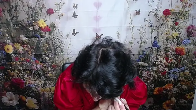 Snapshot of LuciaMii chatting on 10-13-25, 05:13 LuciaMii online show from 10-13-25, 05:13