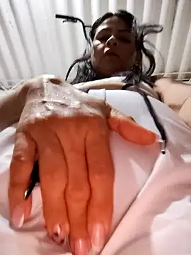 Linda Lars online show from 04-19-26, 03:06