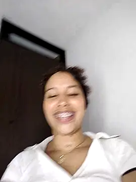 Snapshot of MarieLeon chatting on 02-28-25, 01:05 MarieLeon online show from 02-28-25, 01:05