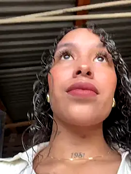 Snapshot of MarieLeon chatting on 12-14-25, 08:13 MarieLeon online show from 12-14-25, 08:13