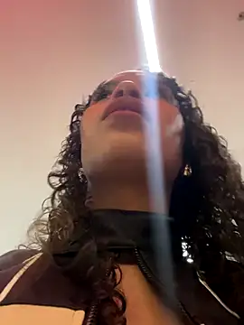 Snapshot of MarieLeon chatting on 12-16-25, 08:47 MarieLeon online show from 12-16-25, 08:47