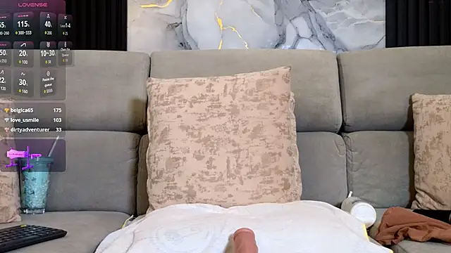 Snapshot of anellejones chatting on 12-16-25, 03:22 anellejones online show from 12-16-25, 03:22