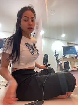 ariel jonees online show from 10-28-25, 04:42