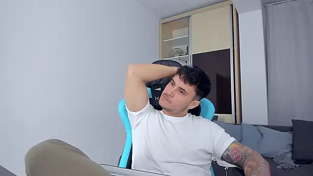 Snapshot of MatMalonne chatting on 12-23-24, 04:39 MatMalonne online show from 12-23-24, 04:39