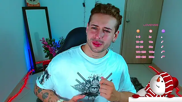Snapshot of Ares_blue chatting on 12-16-24, 11:12 Ares blue online show from 12-16-24, 11:12