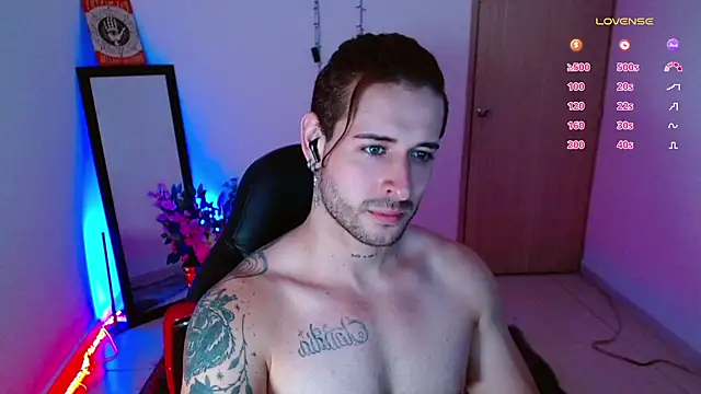 Snapshot of Ares_blue chatting on 01-04-25, 12:05 Ares blue online show from 01-04-25, 12:05