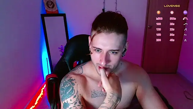 Snapshot of Ares_blue chatting on 01-07-25, 11:16 Ares blue online show from 01-07-25, 11:16