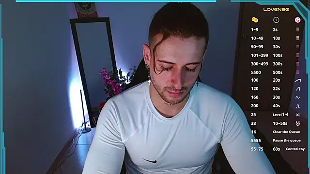 Snapshot of Ares_blue chatting on 01-10-25, 11:11 Ares blue online show from 01-10-25, 11:11
