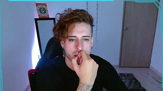 Snapshot of Ares_blue chatting on 01-14-25, 11:20 Ares blue online show from 01-14-25, 11:20