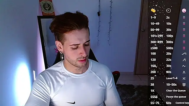 Snapshot of Ares_blue chatting on 01-21-25, 10:41 Ares blue online show from 01-21-25, 10:41