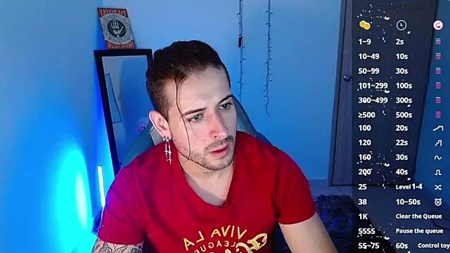 Snapshot of Ares_blue chatting on 01-31-25, 11:35 Ares blue online show from 01-31-25, 11:35