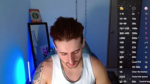 Snapshot of Ares_blue chatting on 02-01-25, 11:43 Ares blue online show from 02-01-25, 11:43