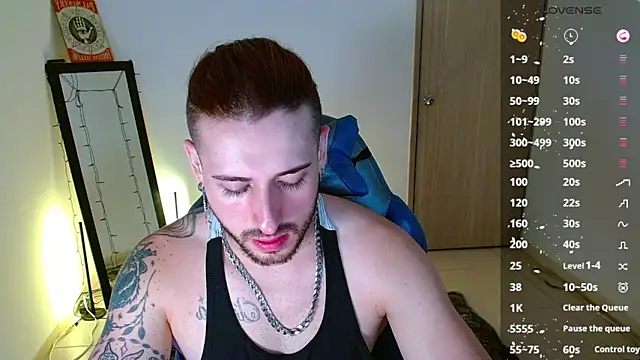 Snapshot of Ares_blue chatting on 02-13-25, 11:06 Ares blue online show from 02-13-25, 11:06
