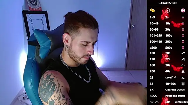 Snapshot of Ares_blue chatting on 02-19-25, 11:17 Ares blue online show from 02-19-25, 11:17