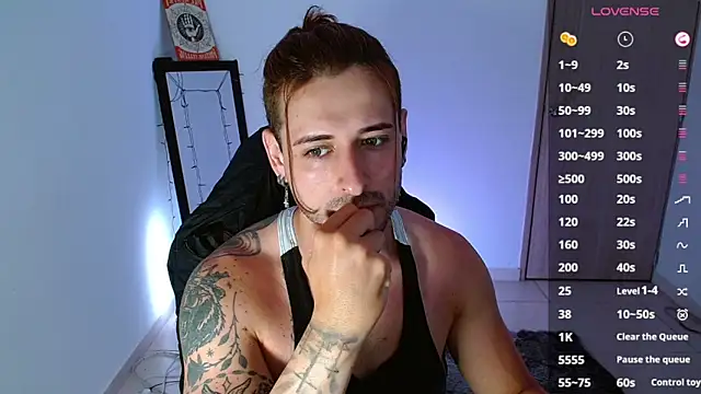 Snapshot of Ares_blue chatting on 03-05-25, 12:44 Ares blue online show from 03-05-25, 12:44