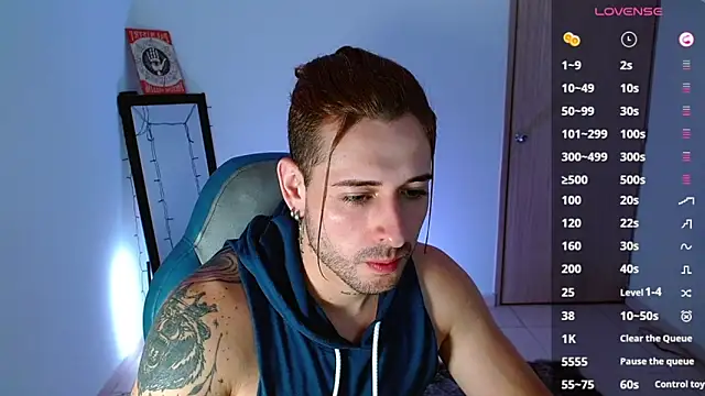 Snapshot of Ares_blue chatting on 03-06-25, 12:19 Ares blue online show from 03-06-25, 12:19