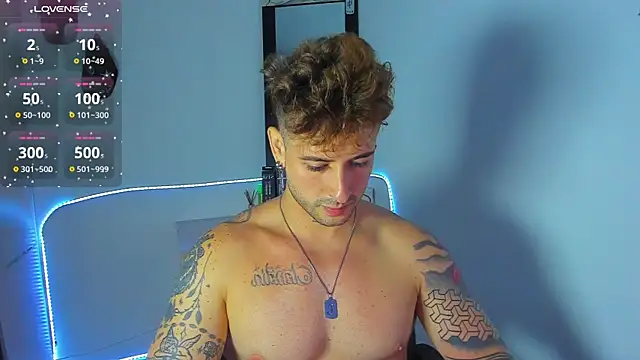 Snapshot of Ares_blue chatting on 10-07-25, 10:12 Ares blue online show from 10-07-25, 10:12