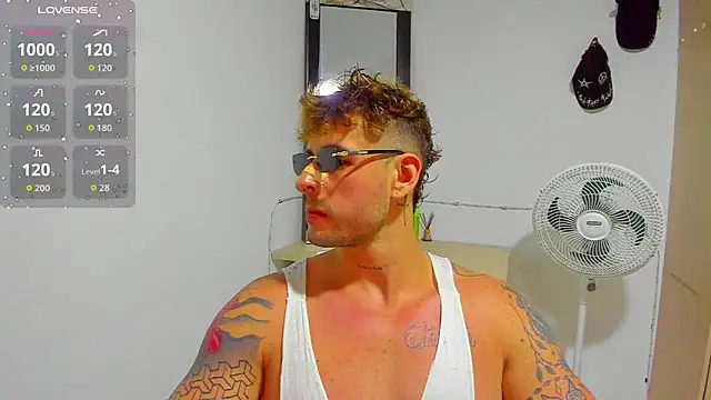 Snapshot of Ares_blue chatting on 10-08-25, 01:25 Ares blue online show from 10-08-25, 01:25