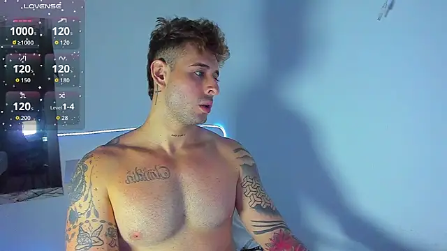 Snapshot of Ares_blue chatting on 10-11-25, 01:53 Ares blue online show from 10-11-25, 01:53