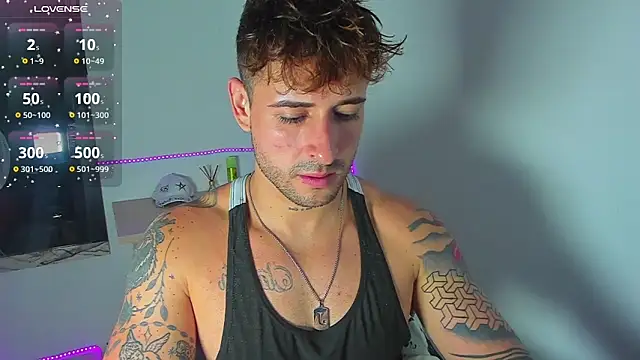 Snapshot of Ares_blue chatting on 10-15-25, 01:11 Ares blue online show from 10-15-25, 01:11