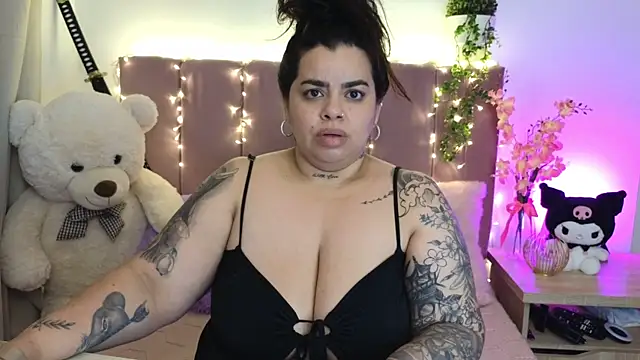 MiahJoness online show from 08-03-26, 05:06