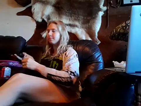 Ryan and Aurora online show from 04-20-26, 03:15