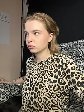 Snapshot of MisssLola chatting on 01-15-26, 04:00 MisssLola online show from 01-15-26, 04:00