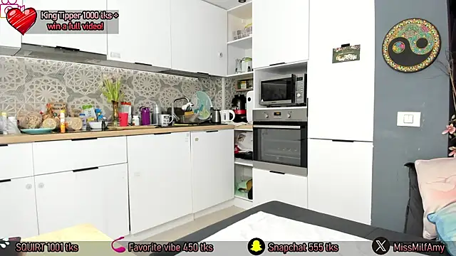 Snapshot of AmySuperHeroes chatting on 02-19-25, 08:33 AmySuperHeroes online show from 02-19-25, 08:33