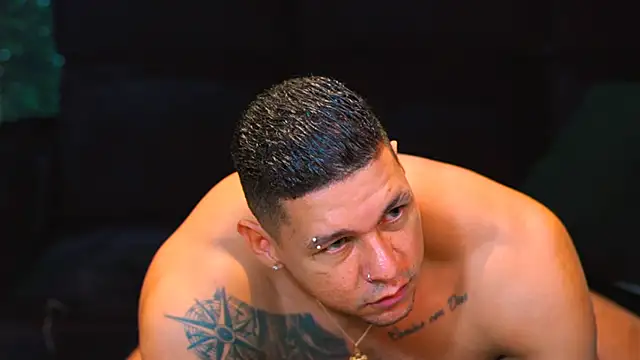 Snapshot of MassimoWalton2 chatting on 12-05-24, 03:15 MassimoWalton2 online show from 12-05-24, 03:15