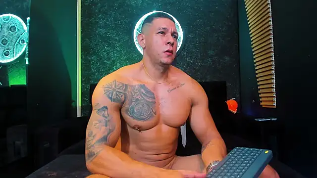 Snapshot of MassimoWalton2 chatting on 12-18-24, 03:04 MassimoWalton2 online show from 12-18-24, 03:04