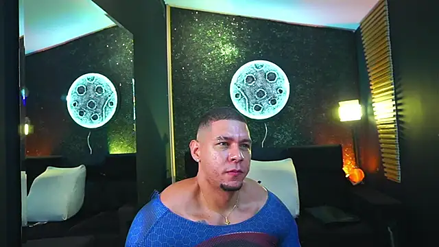 Snapshot of MassimoWalton2 chatting on 03-15-25, 01:18 MassimoWalton2 online show from 03-15-25, 01:18