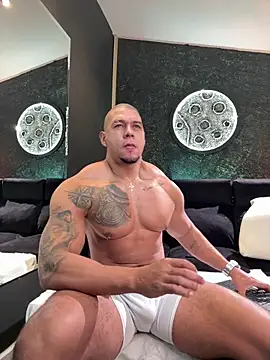 Snapshot of MassimoWalton2 chatting on 09-28-25, 03:39 MassimoWalton2 online show from 09-28-25, 03:39