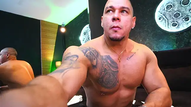 Snapshot of MassimoWalton2 chatting on 10-01-25, 01:22 MassimoWalton2 online show from 10-01-25, 01:22