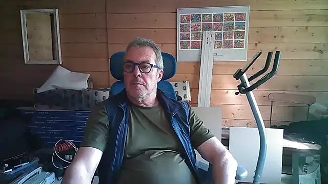 Snapshot of lelohop chatting on 03-19-25, 02:13 lelohop online show from 03-19-25, 02:13