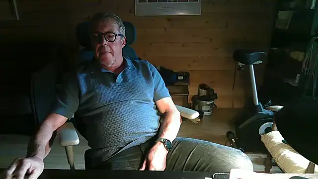 Snapshot of lelohop chatting on 10-13-25, 10:59 lelohop online show from 10-13-25, 10:59