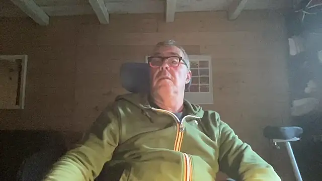 Snapshot of lelohop chatting on 10-29-25, 07:32 lelohop online show from 10-29-25, 07:32