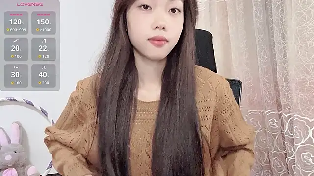 Snapshot of Lvy--v chatting on 10-28-25, 10:34 Lvy--v online show from 10-28-25, 10:34