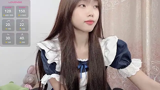 Snapshot of Lvy--v chatting on 11-18-25, 10:47 Lvy--v online show from 11-18-25, 10:47