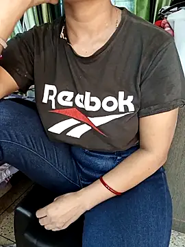 Snapshot of MUMTAJ-1 chatting on 10-31-25, 02:01 MUMTAJ-1 online show from 10-31-25, 02:01