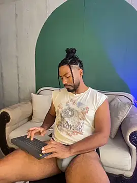 Snapshot of noah_jones__ chatting on 02-10-26, 04:44 noah jones online show from 02-10-26, 04:44