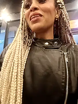 Snapshot of BlairSamy chatting on 12-28-24, 03:37 BlairSamy online show from 12-28-24, 03:37